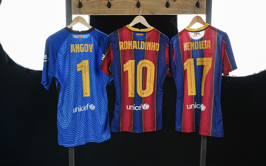 Fundación Barça subasta la camiseta de Ronaldinho del de los Legends